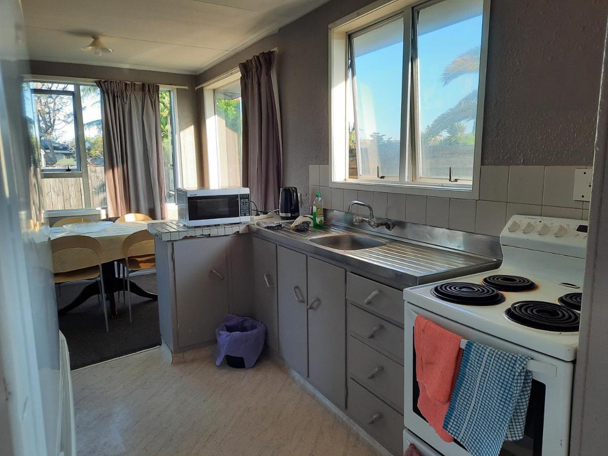 Mount Budget Accommodation Тауранга Экстерьер фото